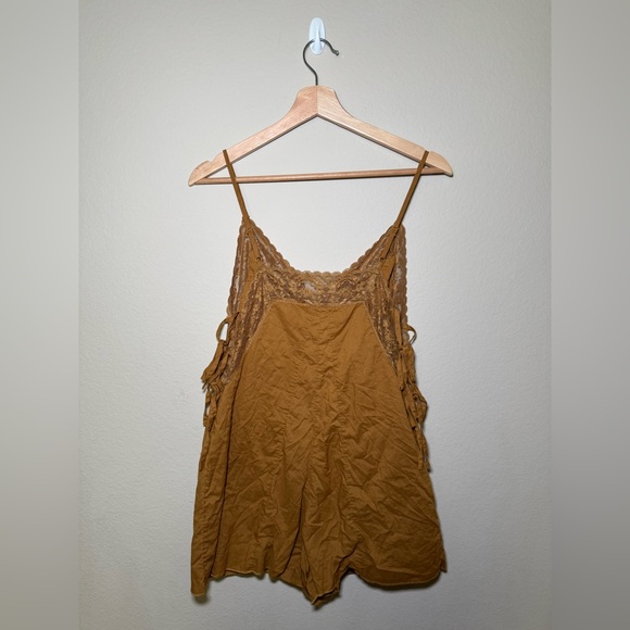 Kimchi Blue Large tan brown natural Shyla lace Trim Romper - Picture 10 of 10